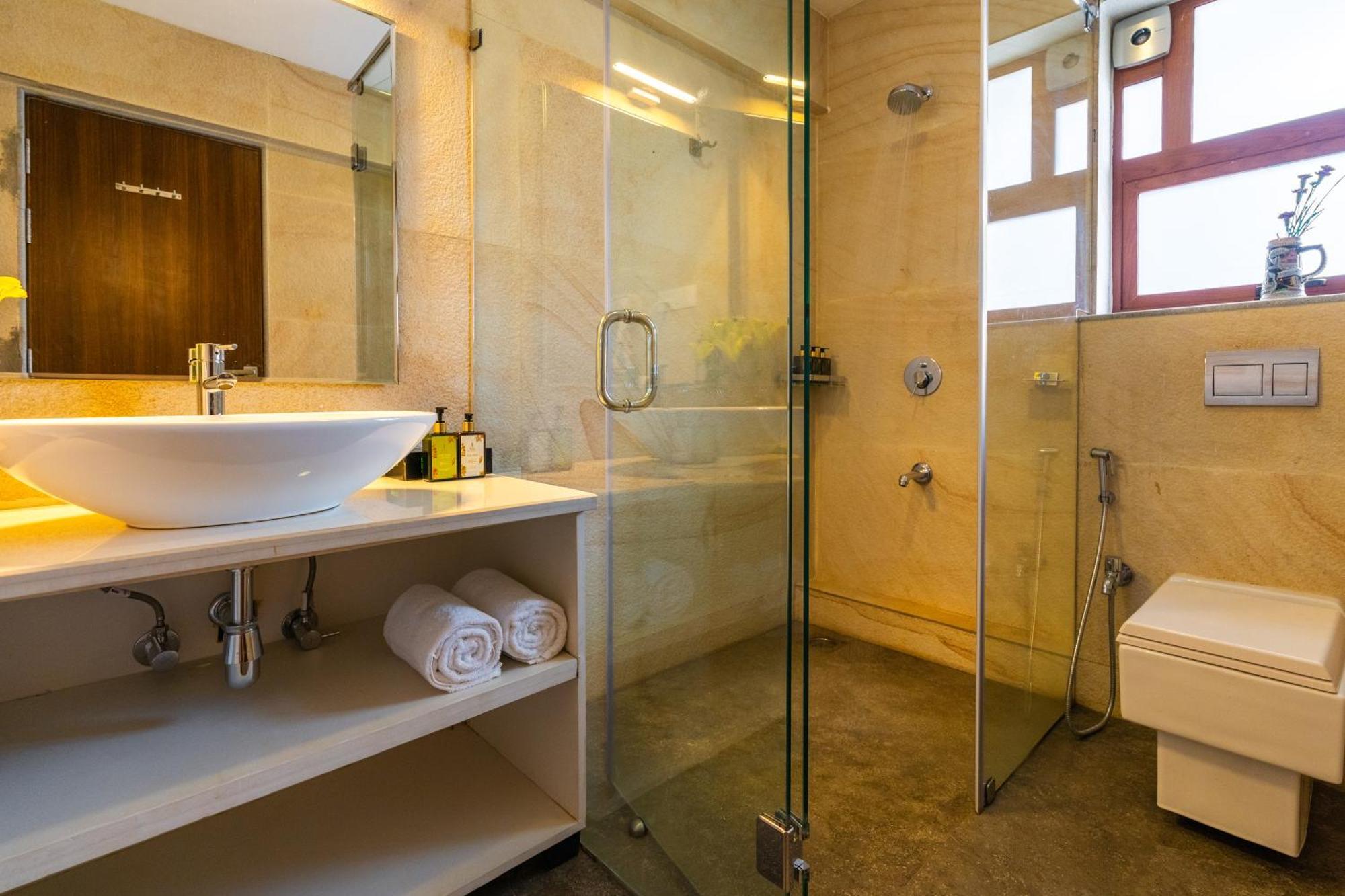 Elivaas 3 Bhk Pvt Pool & Bar - Villa Valerie Oxel Exterior photo